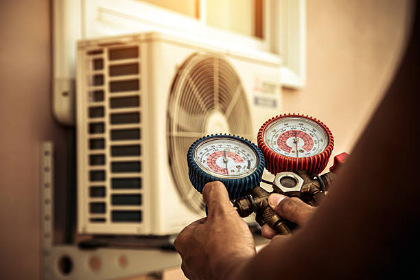 Professional Hvac Maintenance technician working in Barry, TX